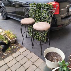 Set of 2 Metal Bar Stools with Cushioned Seats – Decorative & Functional