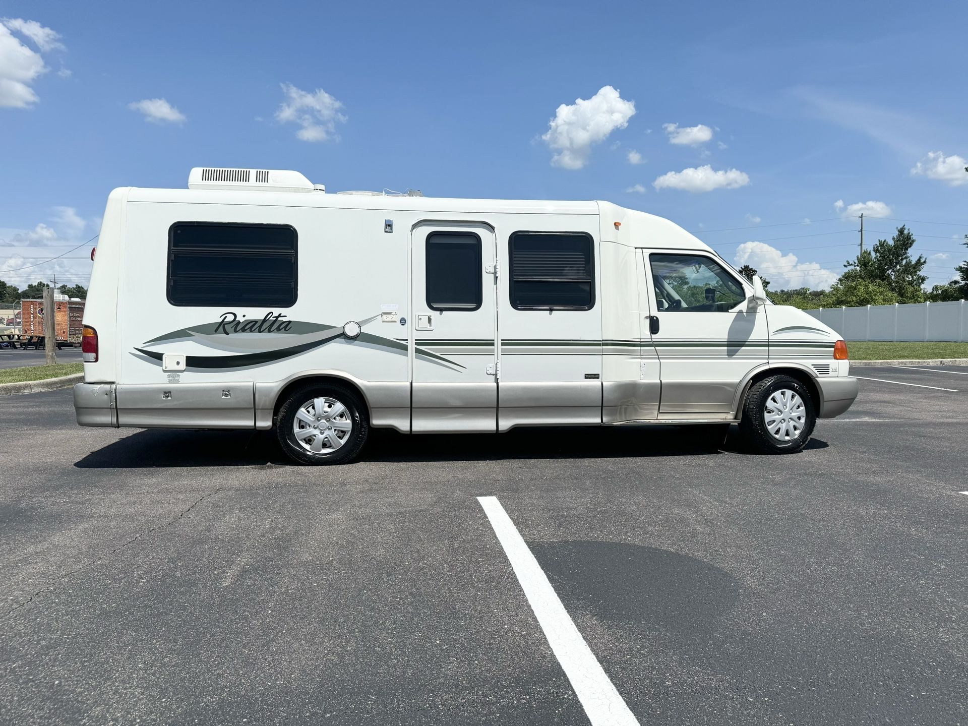 2002 Winnebago Rialta
