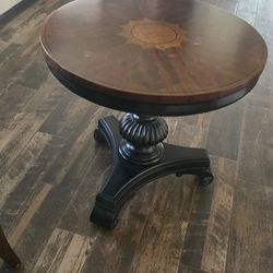 Side Table, 28" Round!SOLID WOOD