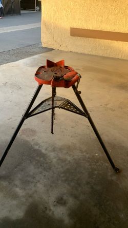 1/8 in. to 6 in. Pipe Capacity, Portable TriStand Chain Vise with Integral Folding Legs, & Tool Tray Model 460-A