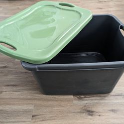 17.5gal Tote With Lid