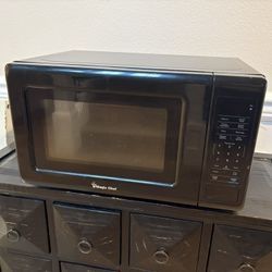 Magic Chef Microwave .7 Cu. Ft.