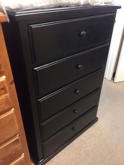 Pinewood dresser 5 large drawer