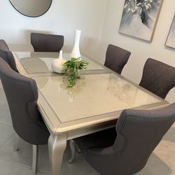 Dining Table And 8 Chairs 