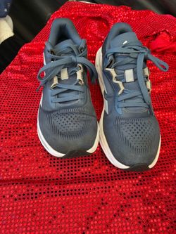BEAUTIFUL QUESTAR CLOUDFOAM TENNIS SHOES SIZE 12