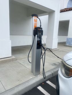 Brand new ChargePoint CT4000 Commercial Dual-Port EV Charging Station – New/Unused