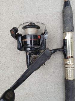 UGLY STIK FISHING POLE AND REEL 6FT 6IN MEDIUM ACTION