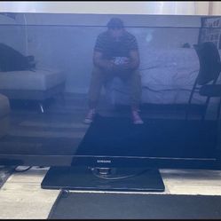 52 Inch Samsung TV 