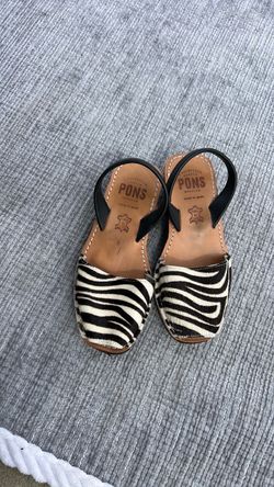 Zebra print Pons women’s size 6