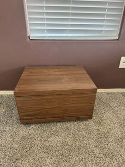 2 Night Stands In Good Condition 