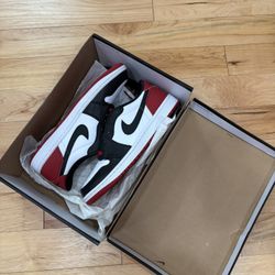 Jordan 1 Low Black Toe Sz 9.5