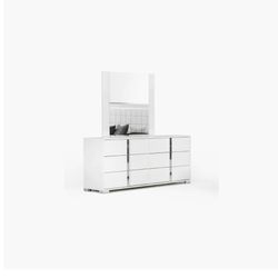 Dresser With Mirror
