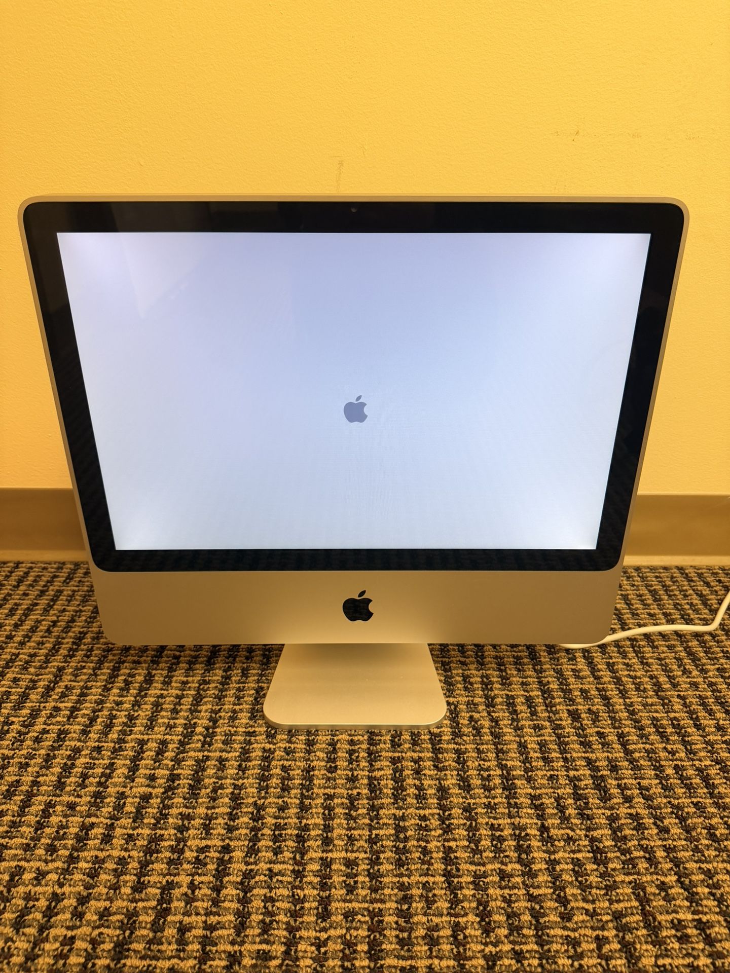 Apple iMac Model A1224 20” Desktop