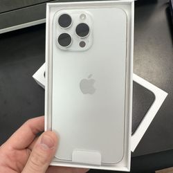 UNLOCKED iPhone 15 Pro Max 512GB White