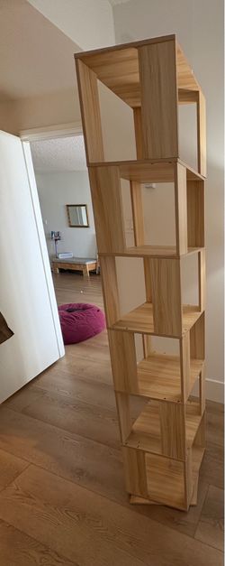 Rotating book shelf