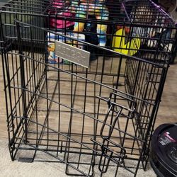 Preowned Petco Dog Training Dog Crate: Measures 24" L x 18" W x 19" H .  for pets up to 25 lbs. has 2 locks infront but is missing the tray . In good 