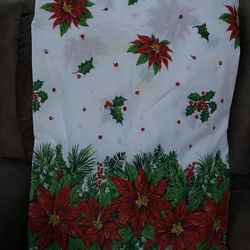 70x84 Linen Christmas Tablecloth w/12 Red Cloth Napkins In Poinsettias and Holly