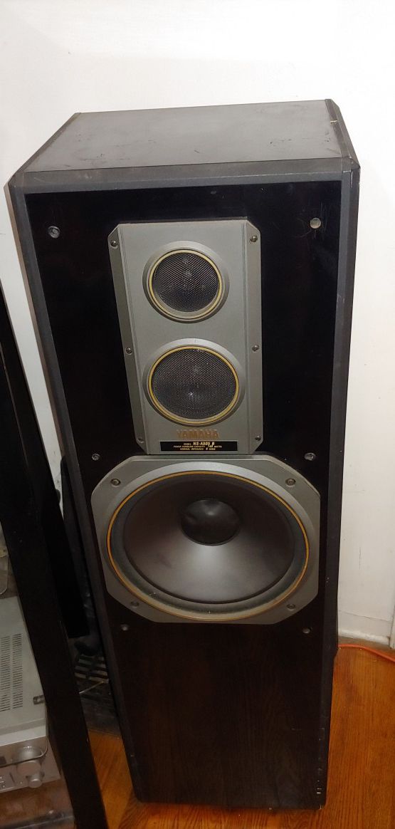 Yamaha 12in speakers good working condition