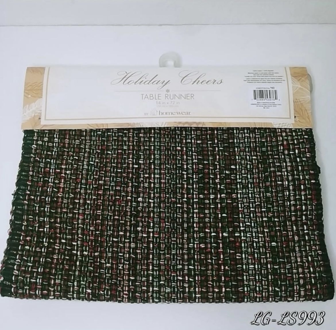 Green table runner tablecloth. (I)