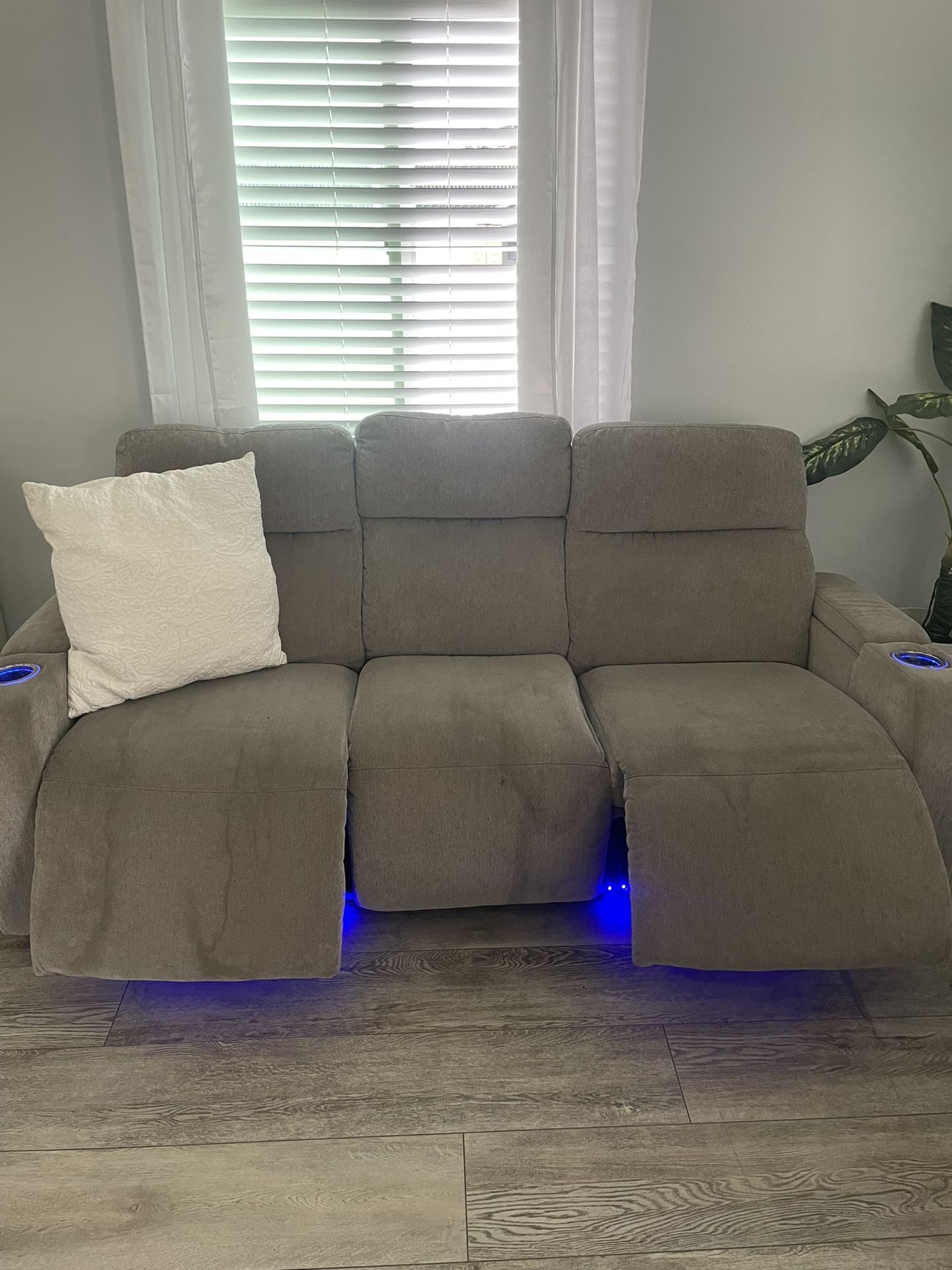 Couches Recliners/ And Love Seats