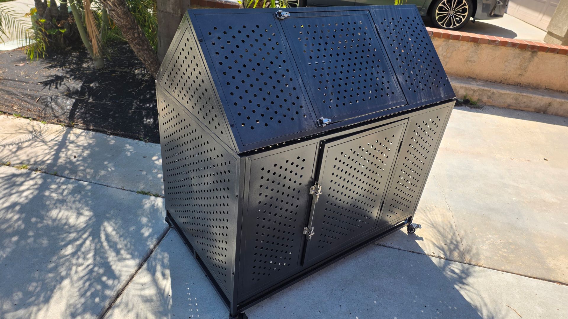 Dog crate - heavy duty