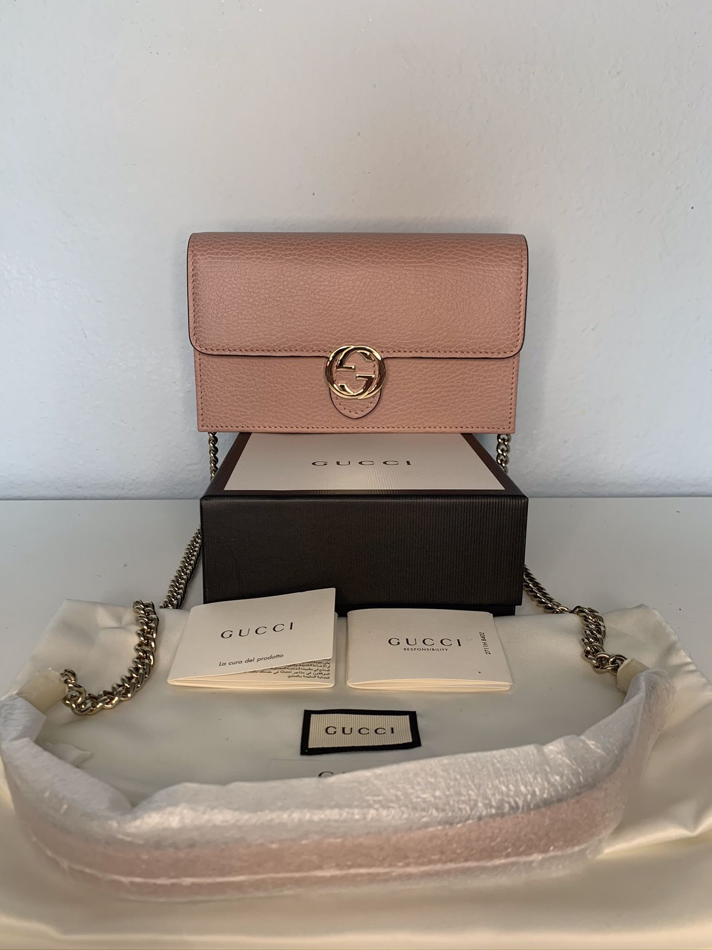 NWT GUCCI Interlocking GG Calfskin Shoulder Wallet on Chain Bag Soft Pink $1490