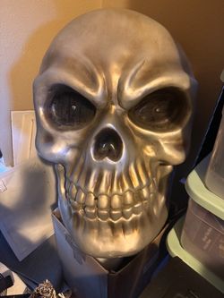 2.5 ft skull