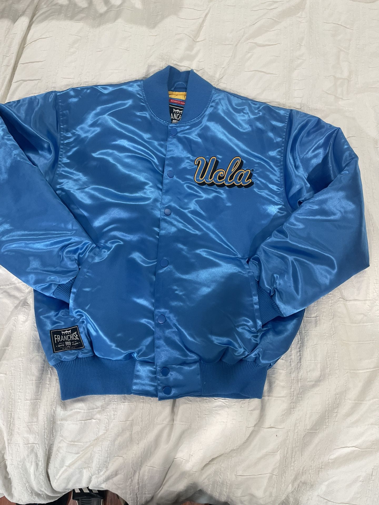 UCLA VINTAGE BOMBER JACKET SIZE L