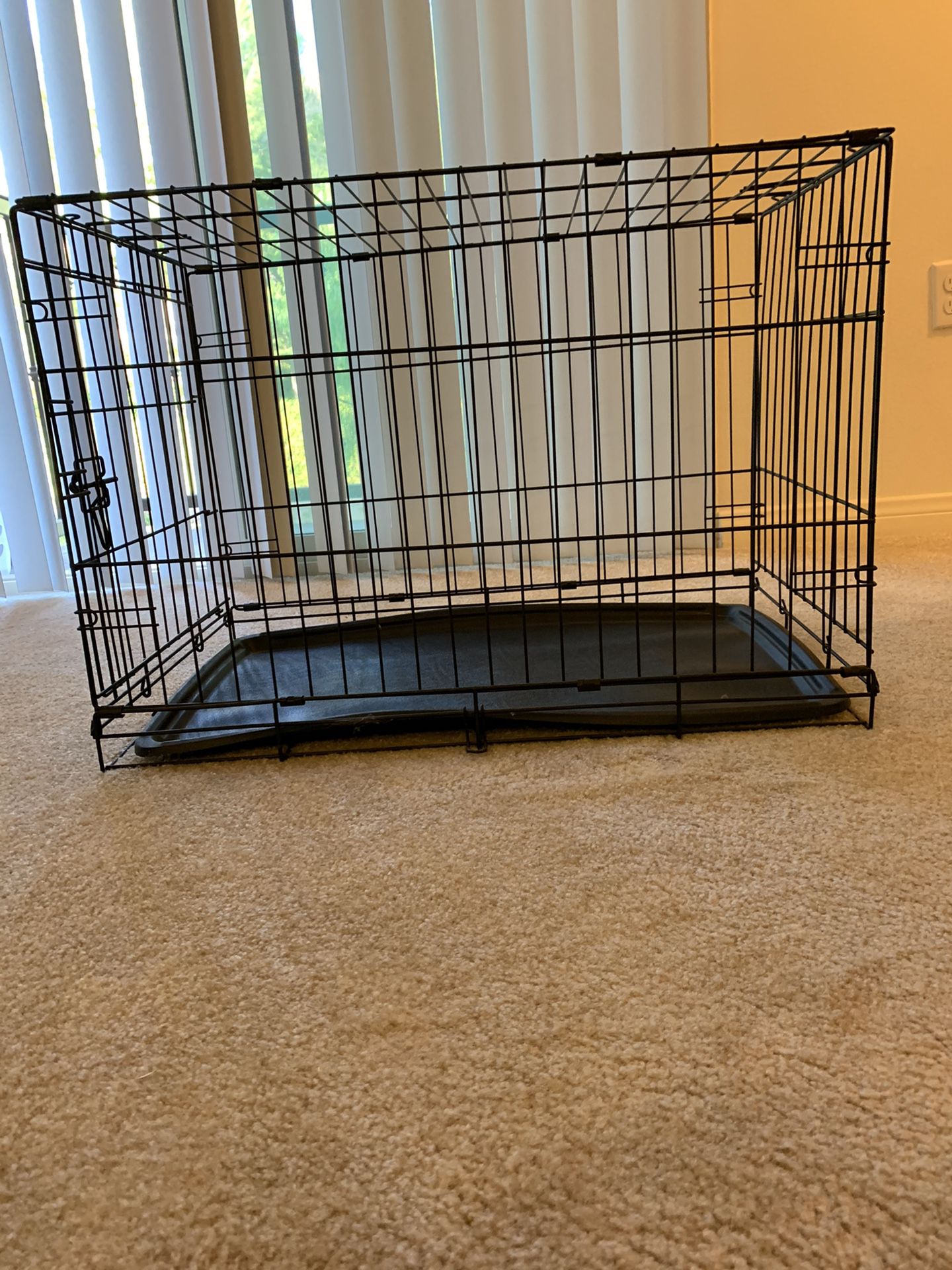 Single-door Metal Dog or Pet Crate with tray