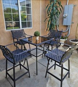 4 heavy-duty aluminum swivel stools/Outdoor Furniture/outside Barstools/Cash Only