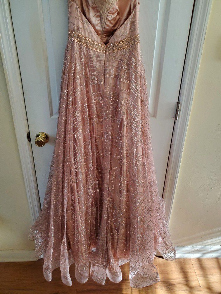 Special Price Party Dress & brom Party In Good Condition Like New 