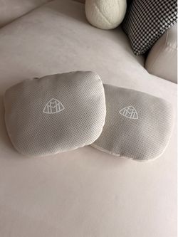 Maybach neck pillows