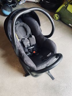 Infant Car Seat - Maxi-Cosi Micro Max 30