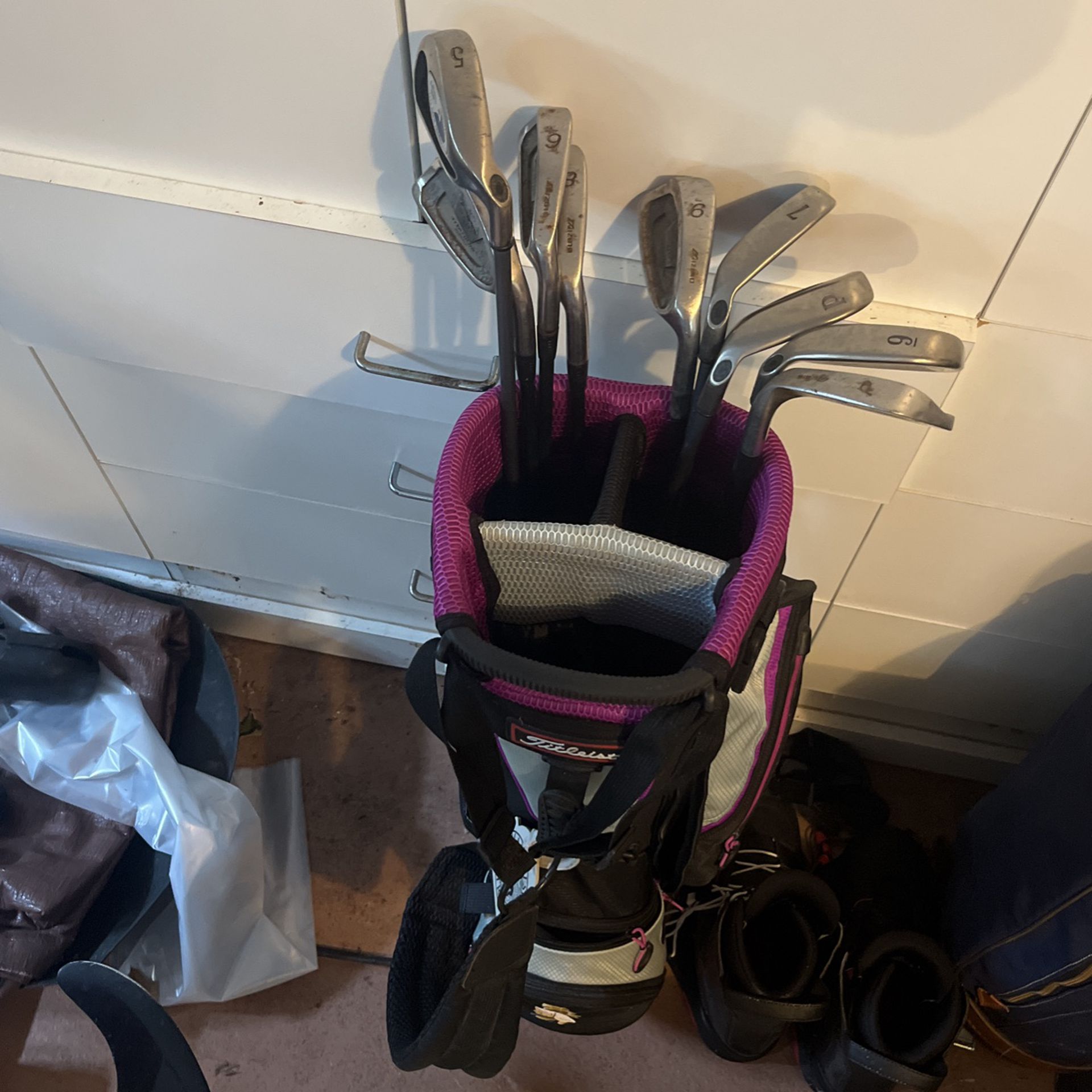 Women’s Irons + Golf Bag 