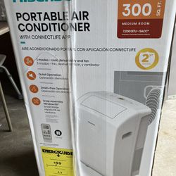 Hisense portable air conditioner 7000 BTU w/ box Model# AP0722CW1W Uses connectlife app has 3 modes, made for a medium room 300sq FT 