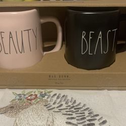 RAE DUNN MUG SET