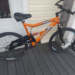 Mountain Bike, HARO, Alum.frm.21 Spd,dual Susp.disc Brakes,street Riden https://offerup.com/redirect/?o=TW9zdGx5Lm5ldw== Seat.very Hi End!