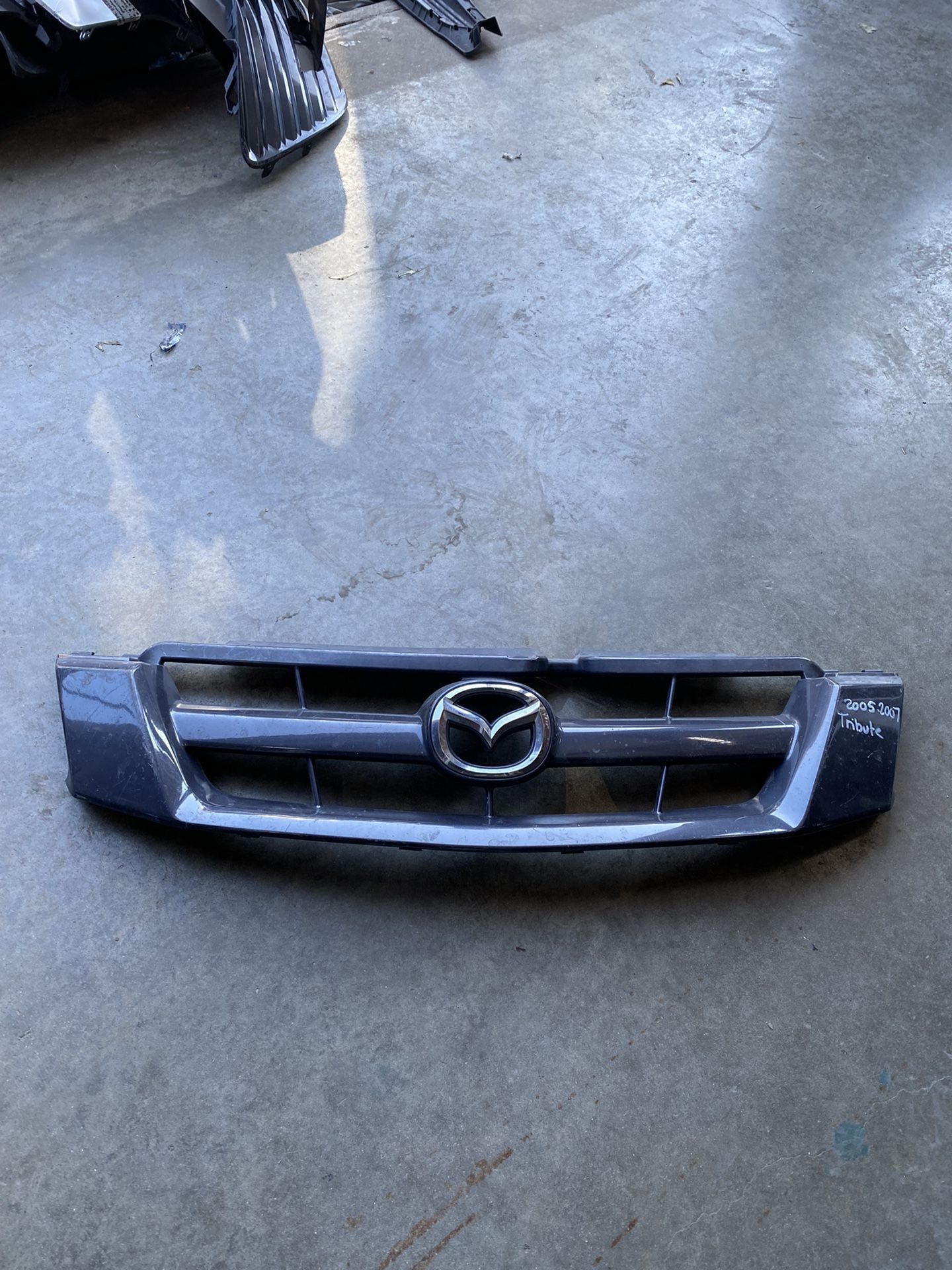 2006 Mazda tribute Grill parts