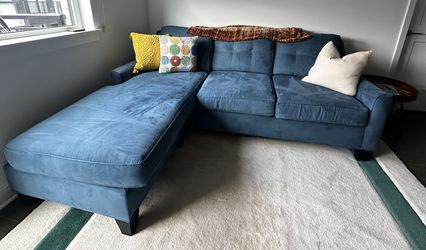 Sleeper sectional - Queen Sealy pull out bed