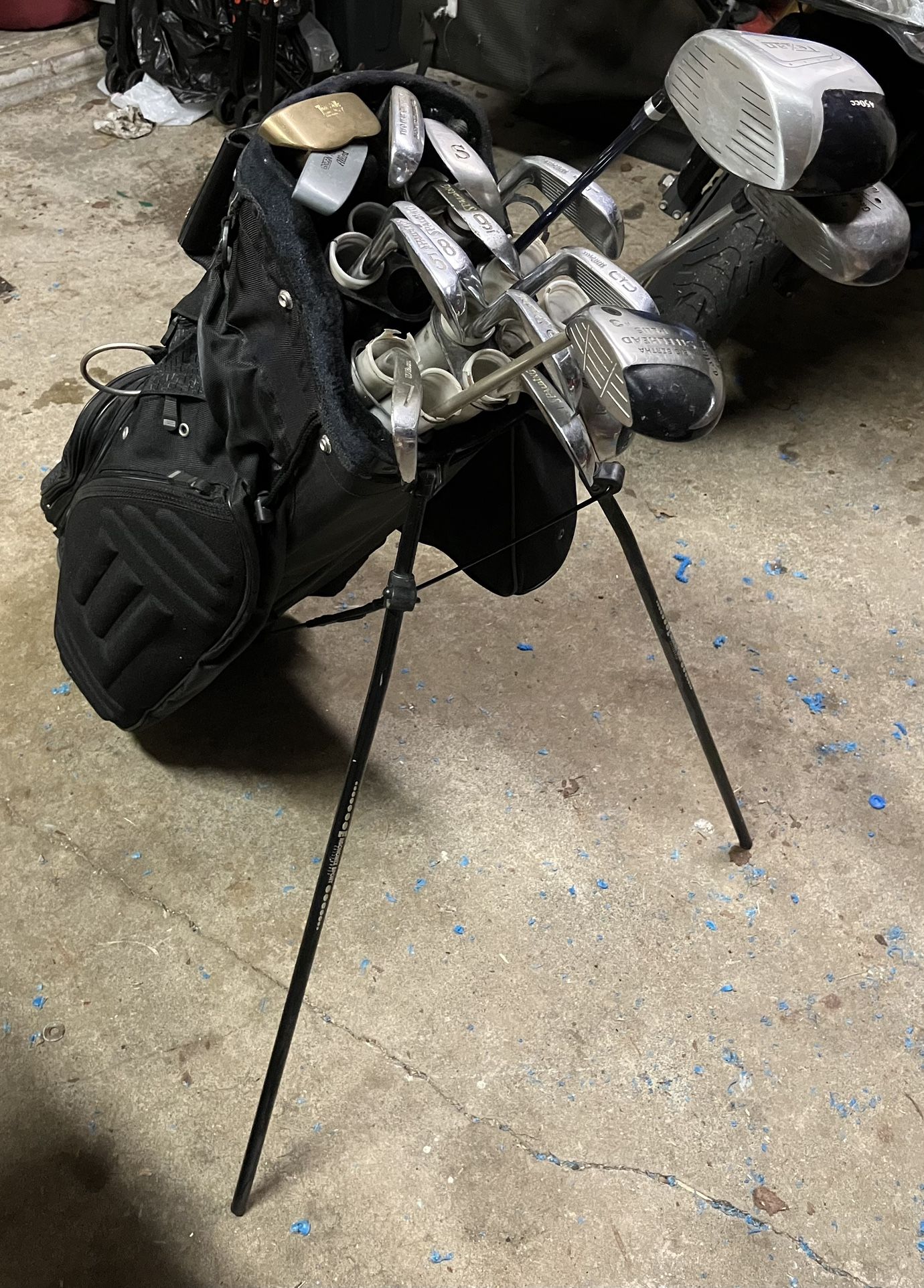 Golf Bag With Clubs