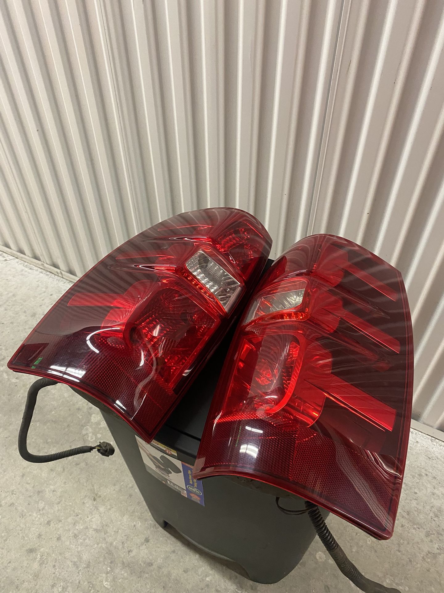 Tail Lights For Chevy Avalanche 2009
