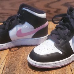 Nike - Girls - Air Jordan One Mid - Black/White/Arctic Pink - Size 4.5Y - Item# 555112-103