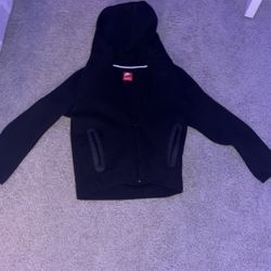 Nike tech (Youth Large)