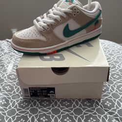 Nike Jarritos