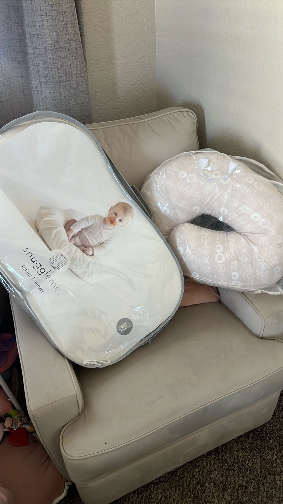 Snuggle Me And Boppy pillow