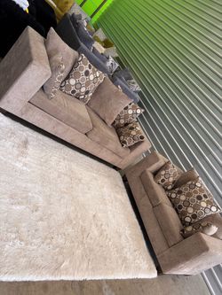 Nice 2pc sofa couch set (DELIVERY AVAILABLE)