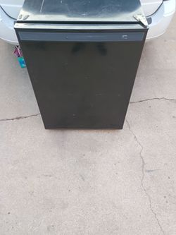 GE mini fridge found cleaning out a locker plugged it in got cold and worked 75th Ave Indian School no offers no trades serious buyers only please