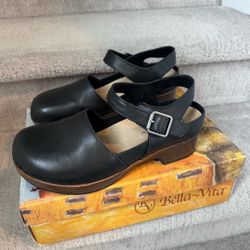 Bella Vita Leather Clogs 8 Wide 