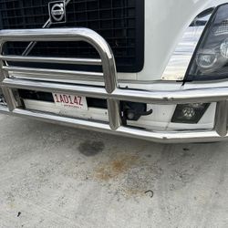 Volvo VNL Deer Bumper Protector