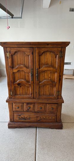 Chest of drawers